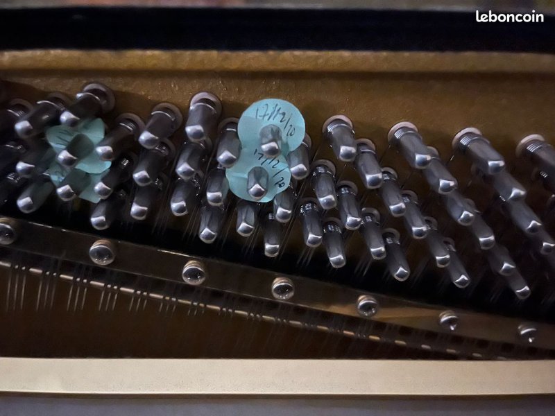 cheville_piano_remplacée ou pas.jpg