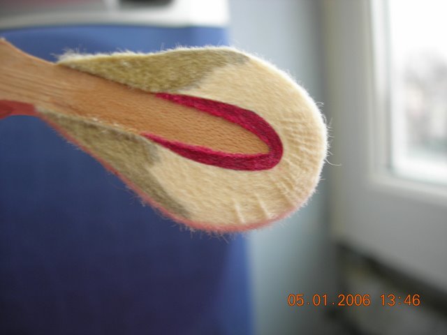 marteaux récents piqués avec des aiguilles très grosses et en pleine frappe, il est devenu impossible de jouer Fort sur ce piano qui de plus est complètement dé timbré. Un réglage violent assortissait le traitement, montrant l'attrait pour le Jazz du préparateur (piano percussif)