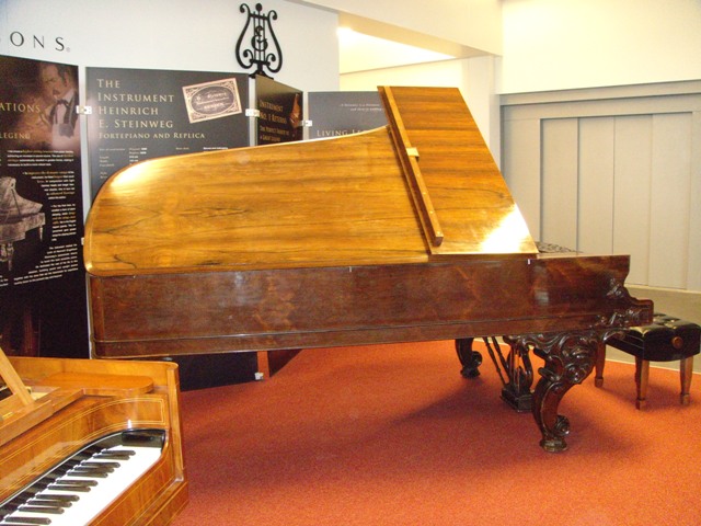 Copie de Old Steinway (1).JPG